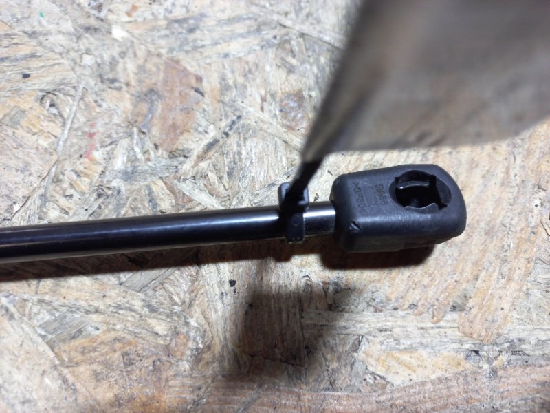 Амортизатор крышки багажника задний правый LANCER X 10 07-15 2010 Седан 2.0 4B11