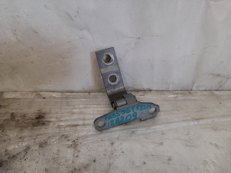 Петля двери нижняя задняя левая INFINITI FX/QX70 S51 08-17 2009 S51 3.5 VQ35HR 82421-1CA0A Б/У