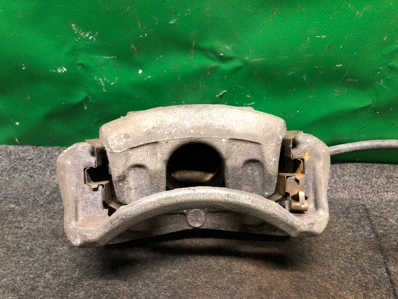 Суппорт тормозной передний левый SENTRA (B16) 06–12 MR20DE Суппорт тормозной передний левый SENTRA (B16) 06–12 MR20DE