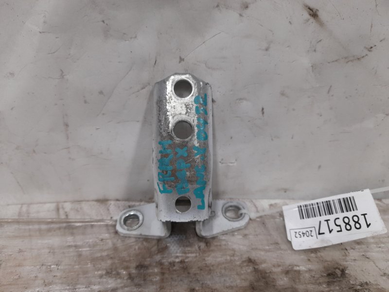 Петля двери нижняя передняя правая MITSUBISHI LANCER X 10 07-15 2010 Седан 2.0 4B11 5702A063 Б/У