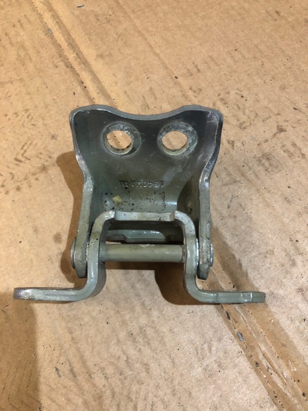 Петля двери нижняя передняя правая RDX 12-19 2015 TB3 3.5 J35Z2 Петля двери нижняя передняя правая RDX 12-19 2015 TB3 3.5 J35Z2