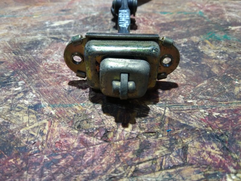 Ограничитель двери передний левый NISSAN ALMERA 03-09 N16 1.5 Ограничитель двери передний левый NISSAN ALMERA 03-09 N16 1.5