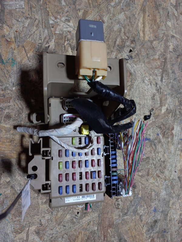 Блок предохранителей салон SUBARU FORESTER 12-19 2015 Внедорожник 2.5 FB25B 82201FJ110 Б/У