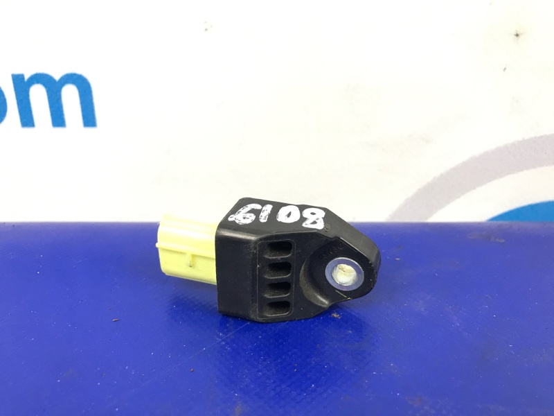 Датчик удара задний правый SUBARU OUTBACK 09-14 BR 98231AJ01A Б/У