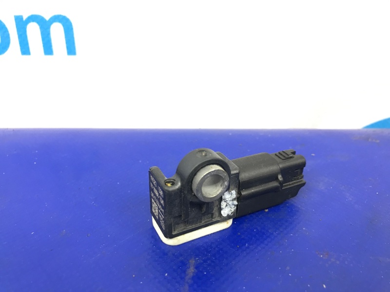 Датчик удара правый FORD FOCUS 10-18 CP9Z-14B004-A Б/У