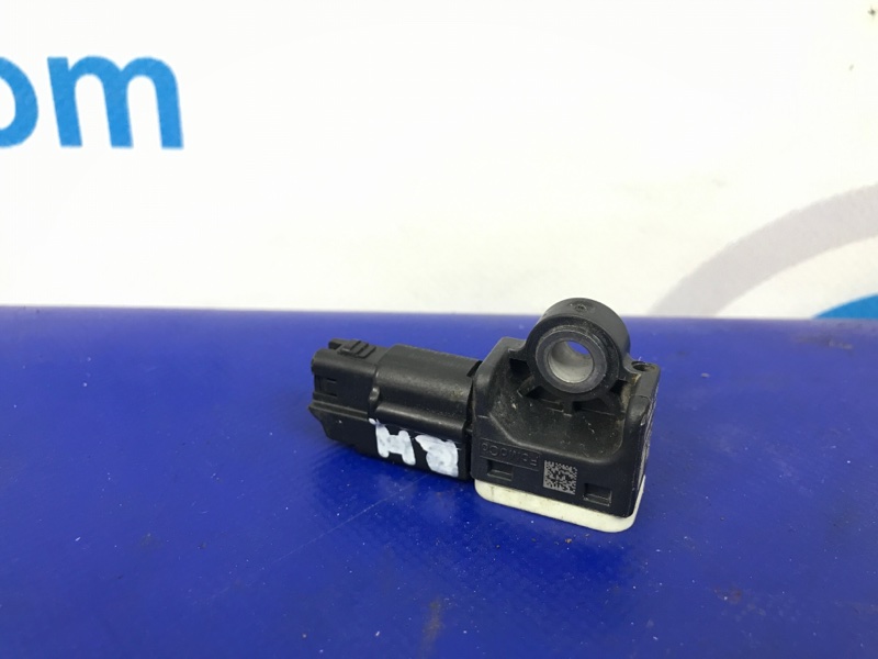 Датчик удара правый FOCUS 10-18