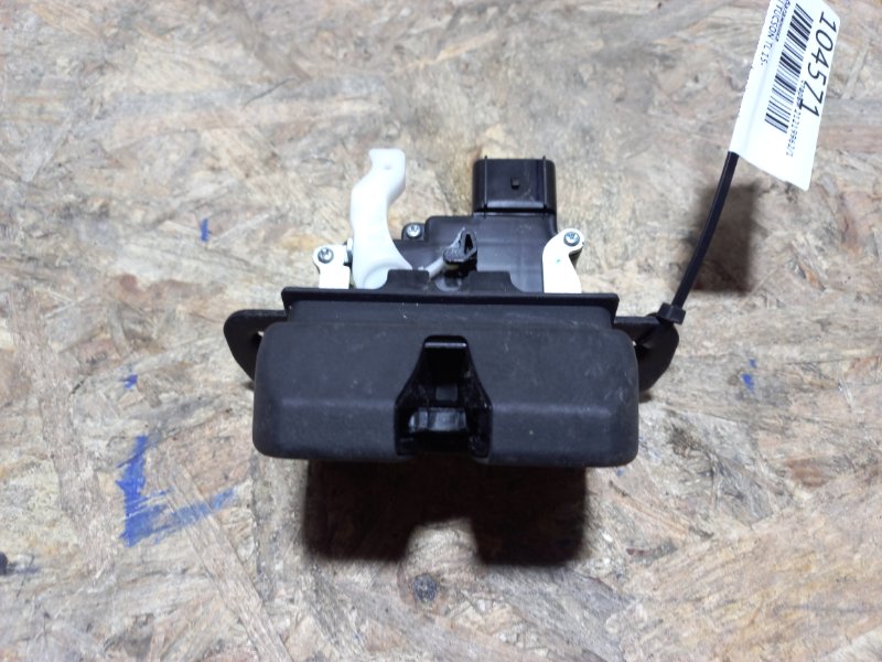 Запчасть замок крышки багажника HYUNDAI TUCSON TL 15-20 81230-D3000 Б/У Замок крышки багажника HYUNDAI TUCSON TL 15-20 81230-D3000 Б/У