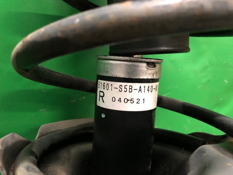 Амортизатор передний правый CIVIC ES 00-05