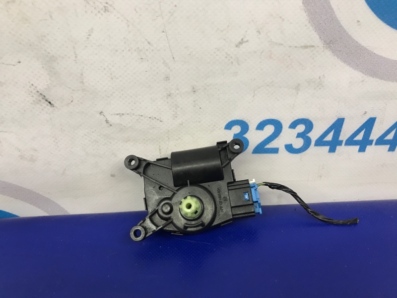 Моторчик заслонки печки FORD FOCUS 10-18 CV6Z-18731-A Б/У