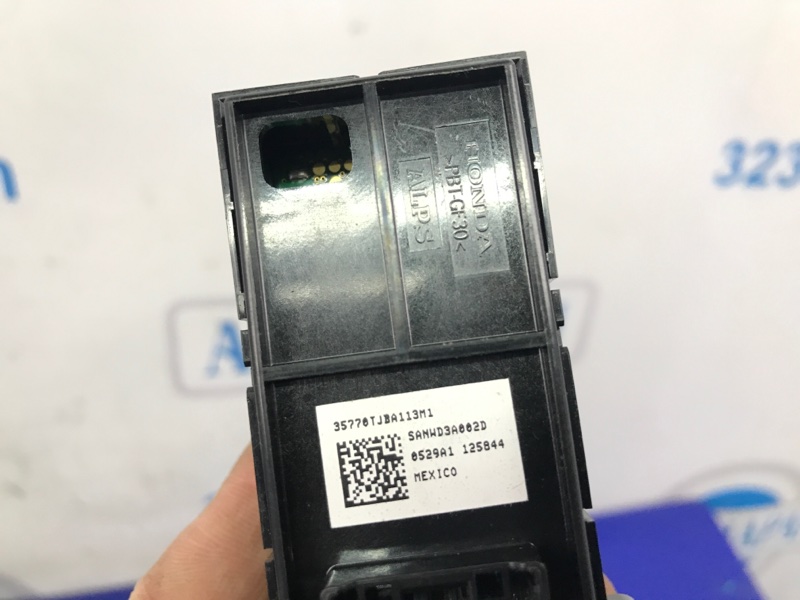 Кнопка стеклоподъемника задняя правая ACURA RDX 19- Внедорожник 2.0