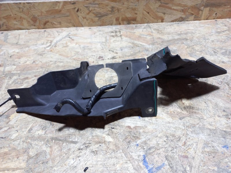 Дефлектор радиатора правый NISSAN PATHFINDER R51 04-14 21468-EB30A Б/У