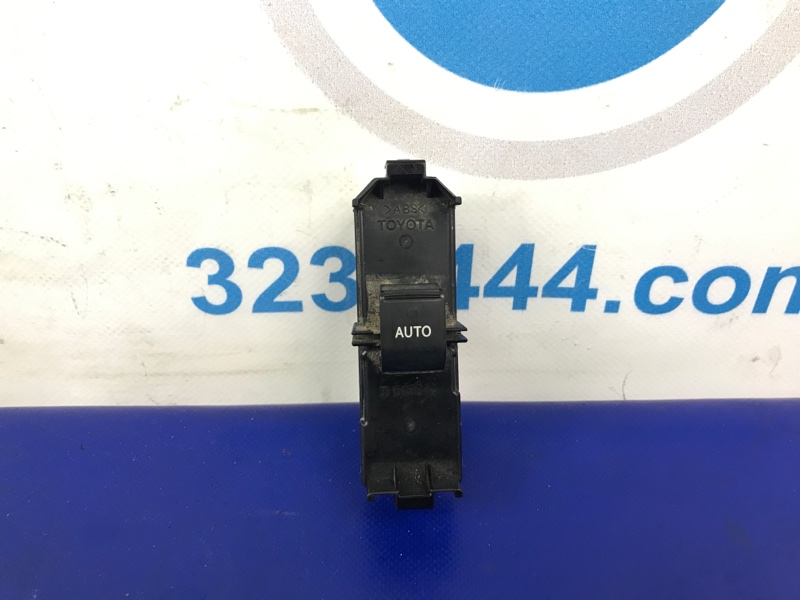 Кнопка стеклоподъемника задняя правая LEXUS GS350 GS300 05-11 84030-30100 Б/У