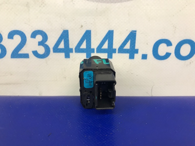 Блок управления зеркалами передний левый KIZASHI 09-14 Блок управления зеркалами передний левый KIZASHI 09-14