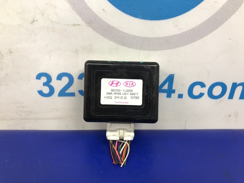 Блок управления парктроником KIA SORENTO XM 09-14 95700-1U000 Б/У