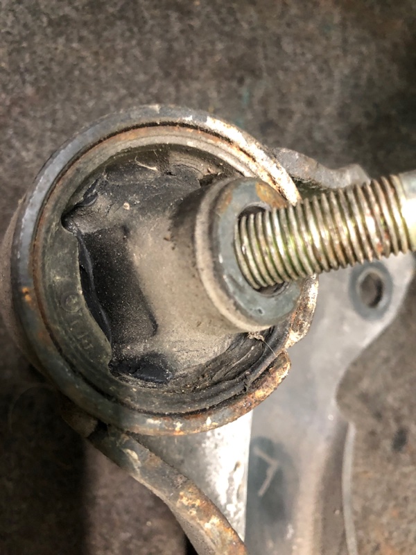 Кронштейн редуктора передний левый PATHFINDER R50 96-04 1998 Внедорожник 3.3