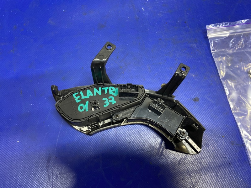 Кнопки на руль правые ELANTRA MD 10-15 2015 Седан 1.8