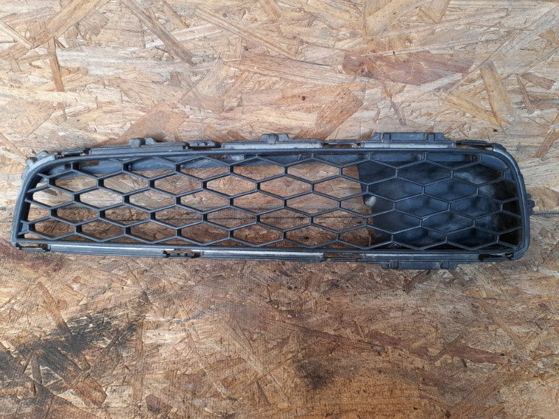 Решетка переднего бампера передняя левая INFINITI G35 03-07 62257-AC700 Б/У