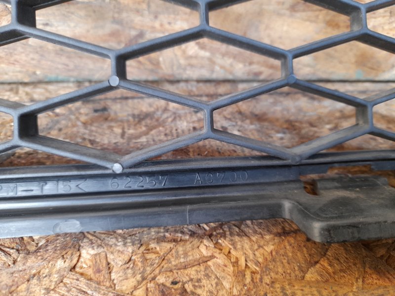 Решетка переднего бампера передняя левая INFINITI G35 03-07