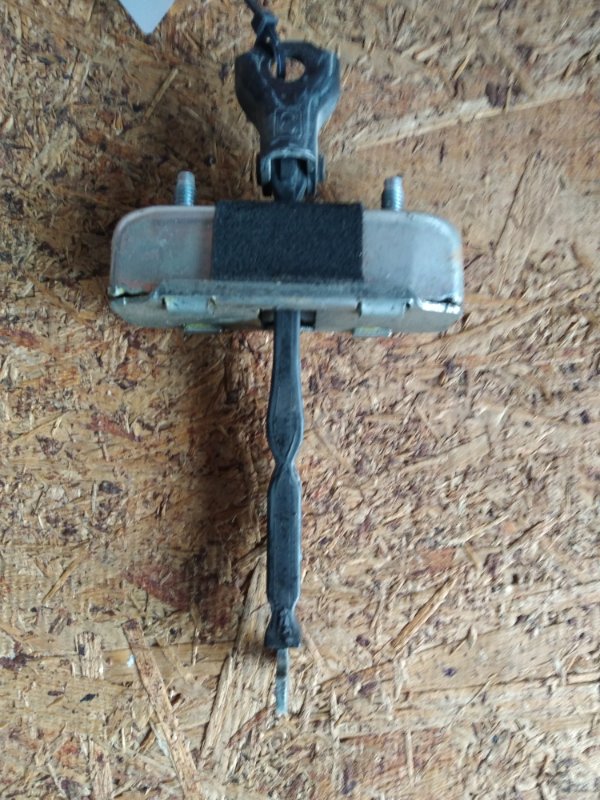 Ограничитель двери задний левый AURIS 06-12 Ограничитель двери задний левый AURIS 06-12