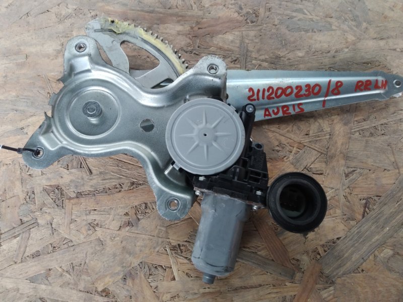 Стеклоподъемник задний левый TOYOTA AURIS 06-12 69804-12180 Б/У