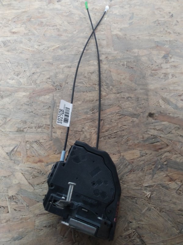 Замок двери задний левый TOYOTA AURIS 06-12 69060-42020 Б/У