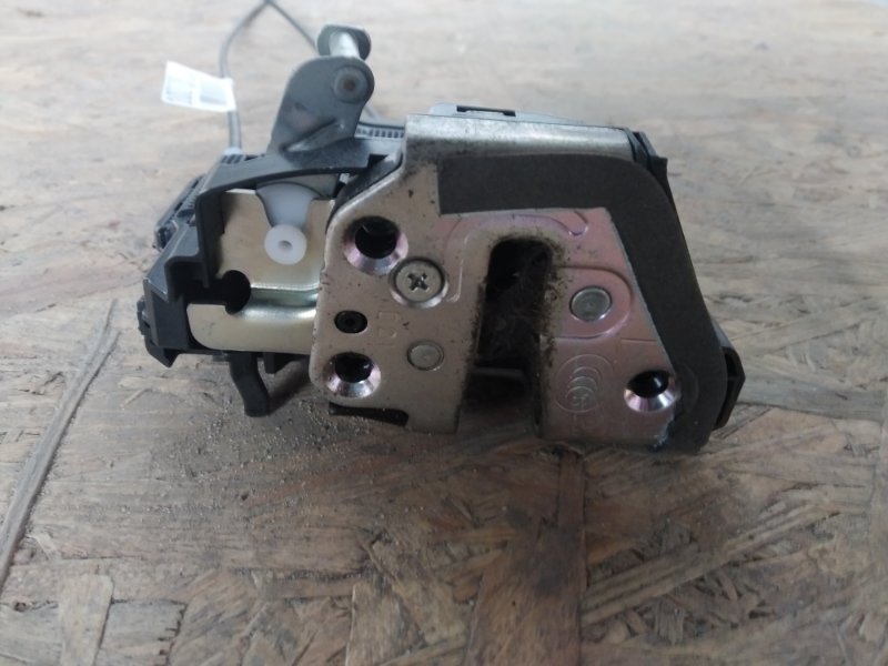 Замок двери задний левый AURIS 06-12