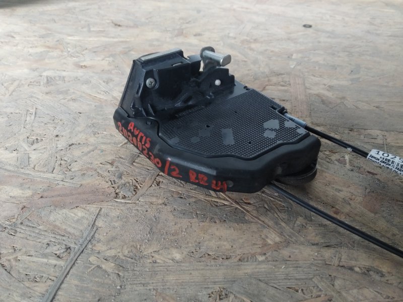 Замок двери задний левый AURIS 06-12