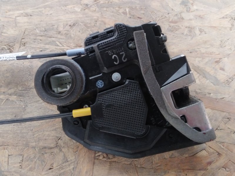 Замок двери задний левый AURIS 06-12