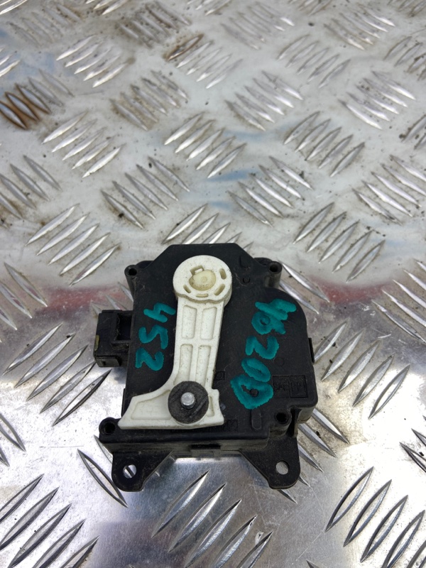 Моторчик заслонки печки TUNDRA 13- 2014 Пикап 4.0