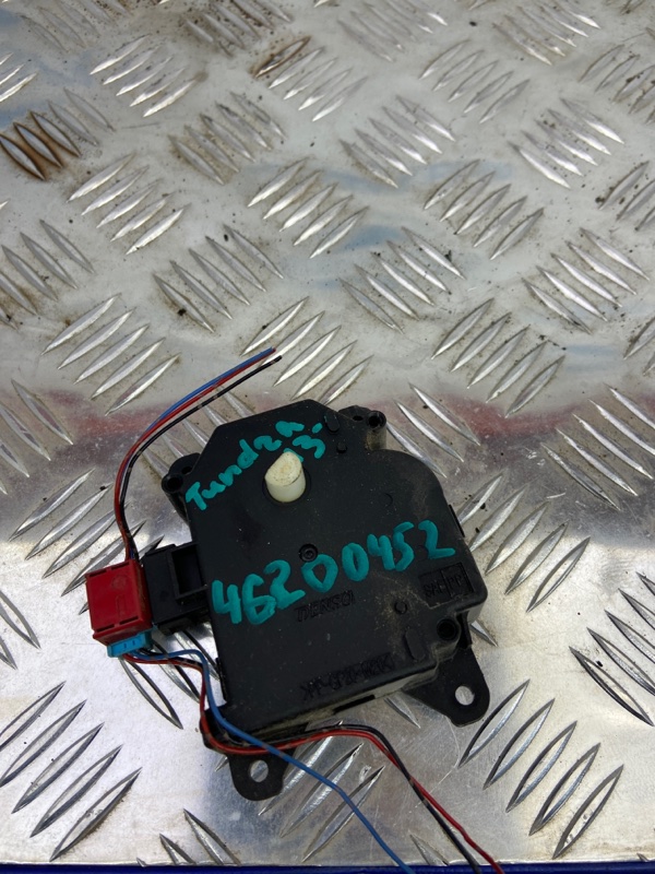 Моторчик заслонки печки TOYOTA TUNDRA 13- 2014 Пикап 4.0 87106-07140 Б/У