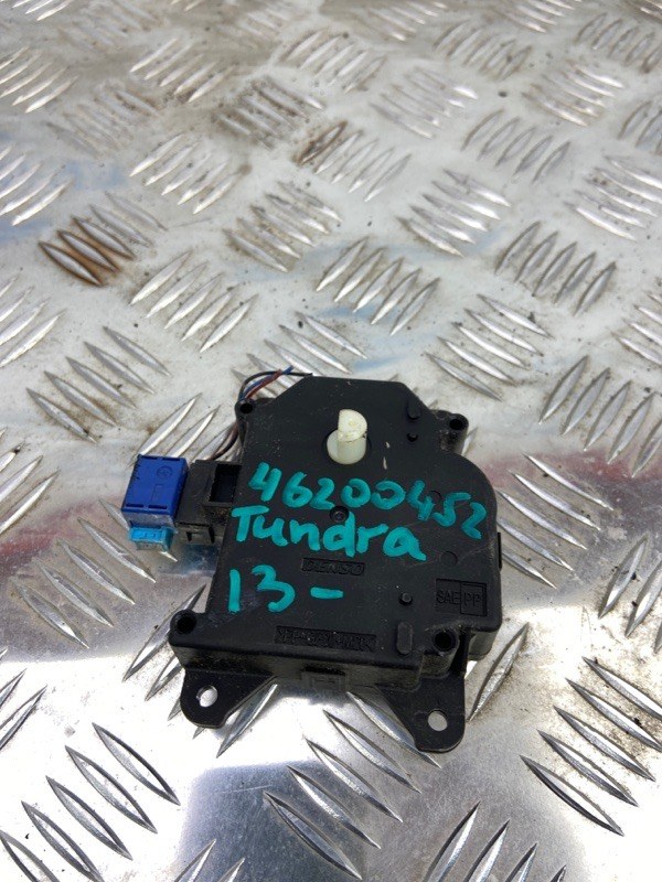 Моторчик заслонки печки TOYOTA TUNDRA 13- 2014 Пикап 4.0 87106-07140 Б/У