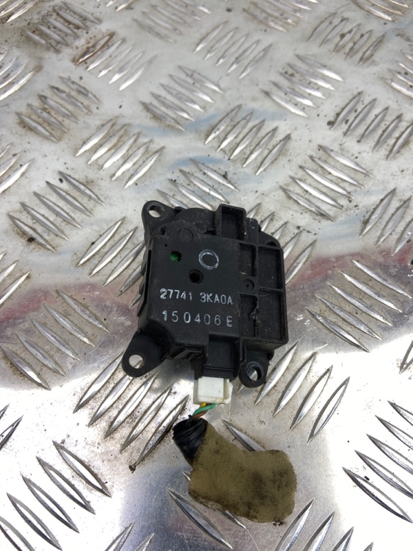 Запчасть моторчик заслонки печки INFINITI QX60/JX35 12-20 Внедорожник 27741-3KA0A Б/У Моторчик заслонки печки INFINITI QX60/JX35 12-20 Внедорожник 27741-3KA0A Б/У