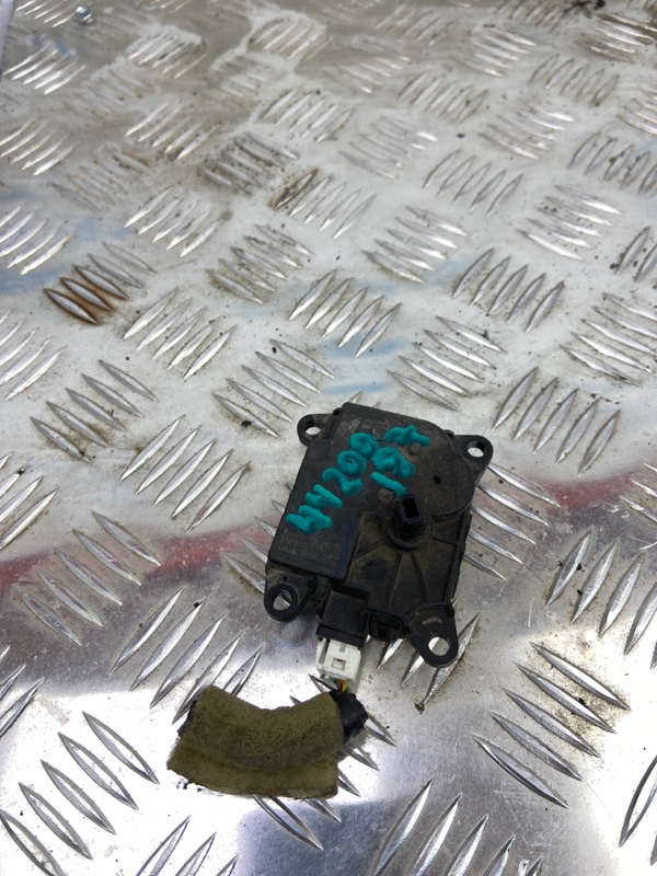 Моторчик заслонки печки QX60/JX35 12-20 Внедорожник Моторчик заслонки печки QX60/JX35 12-20 Внедорожник