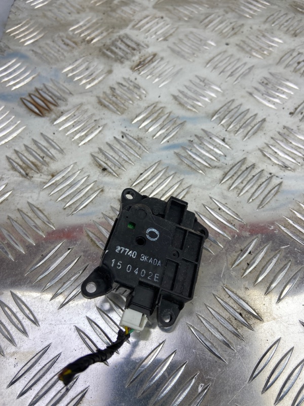 Запчасть моторчик заслонки печки INFINITI QX60/JX35 12-20 Внедорожник 27740-3KA0A Б/У Моторчик заслонки печки INFINITI QX60/JX35 12-20 Внедорожник 27740-3KA0A Б/У