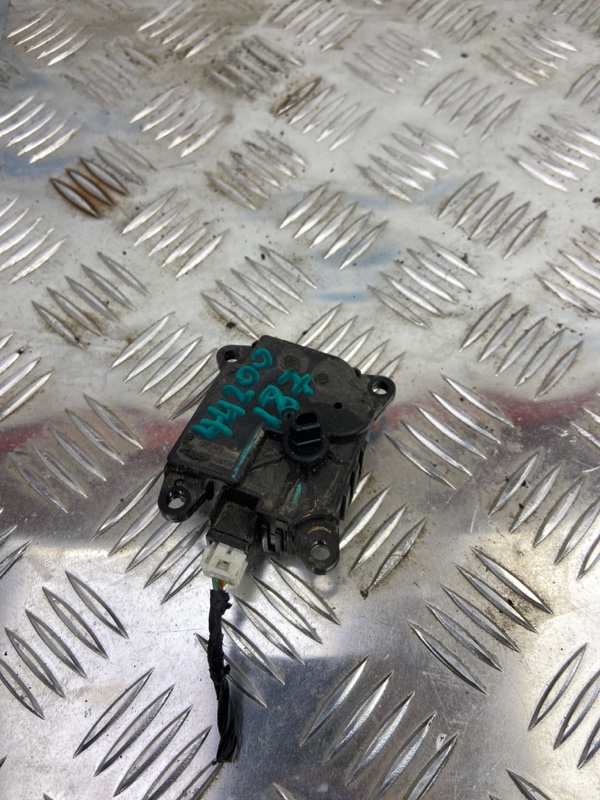 Моторчик заслонки печки QX60/JX35 12-20 Внедорожник Моторчик заслонки печки QX60/JX35 12-20 Внедорожник