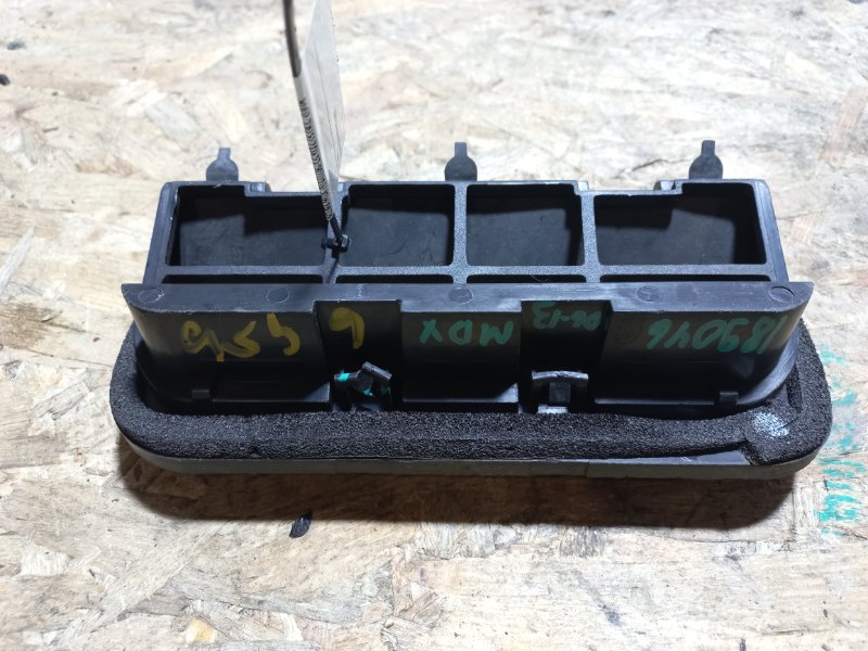 Клапан вентиляции салона правый ACURA MDX (YD2) 06-13 YD2 3.7 J37A1 Клапан вентиляции салона правый ACURA MDX (YD2) 06-13 YD2 3.7 J37A1