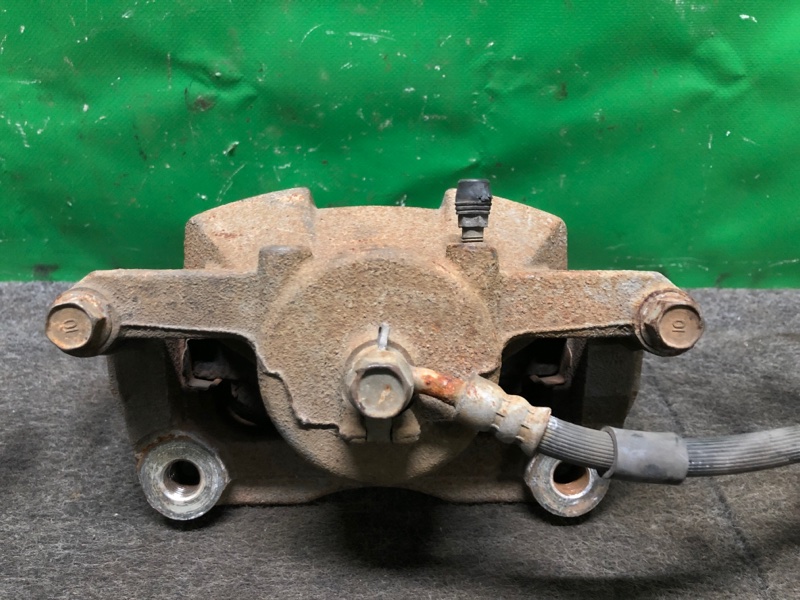 Суппорт тормозной передний правый SUZUKI KIZASHI 09-14 Седан 2.4