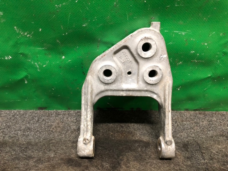 Кронштейн опоры двигателя левый SUZUKI KIZASHI 09-14 2010 Седан 2.4 11671-57L10 Б/У