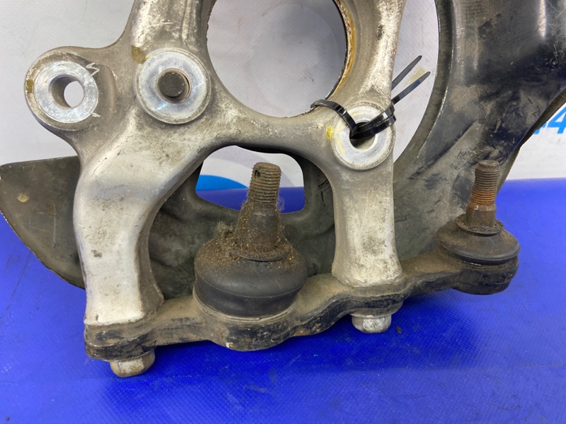 Кулак поворотный передний левый GS350 GS300 05-11