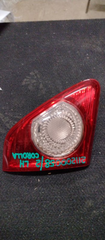 Фонарь внутренний задний левый TOYOTA COROLLA 150 06-13 81590-02190 Б/У