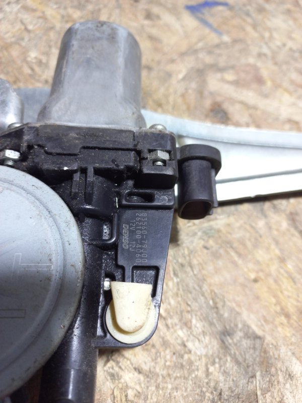 Стеклоподъемник задний левый SX4 06-13