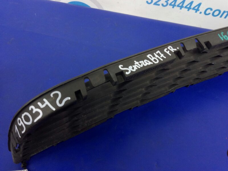 Решетка переднего бампера передняя SENTRA B17 12-21