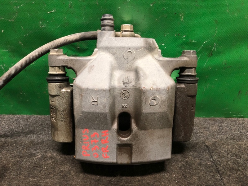 Суппорт тормозной передний правый TOYOTA PRIUS - 30 09-17 2013 ZVW30 1.8 2ZRFXE 47730-47060 Б/У