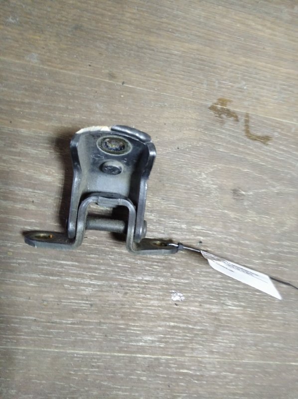 Петля двери верхняя задняя левая NISSAN ALMERA 03-09 2004 N16 1.5 82401-2F030 Б/У