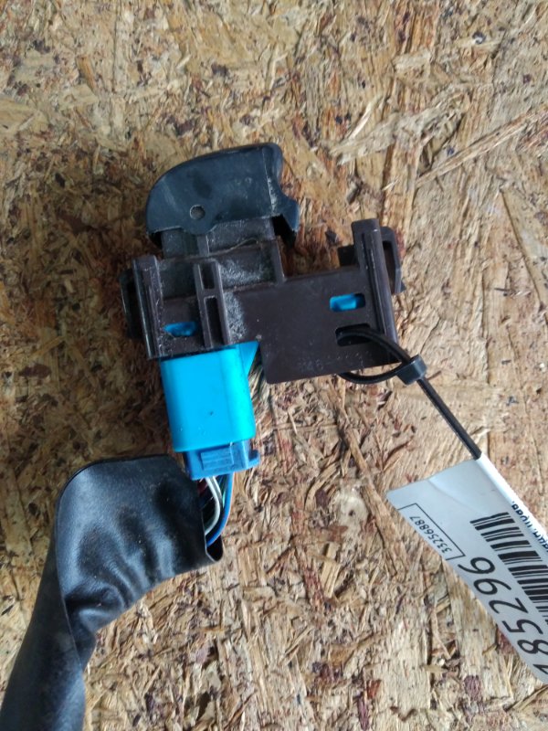 Кнопка стеклоподъемника задняя правая TOYOTA HIGHLANDER 01-07 MCU25 3.0 1MZFE