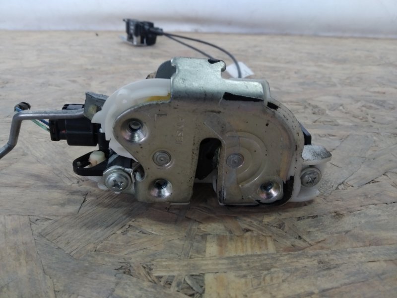 Замок двери задний левый MITSUBISHI LANCER X 10 07-15 Хетчбек 2.4 4B12 Замок двери задний левый MITSUBISHI LANCER X 10 07-15 Хетчбек 2.4 4B12