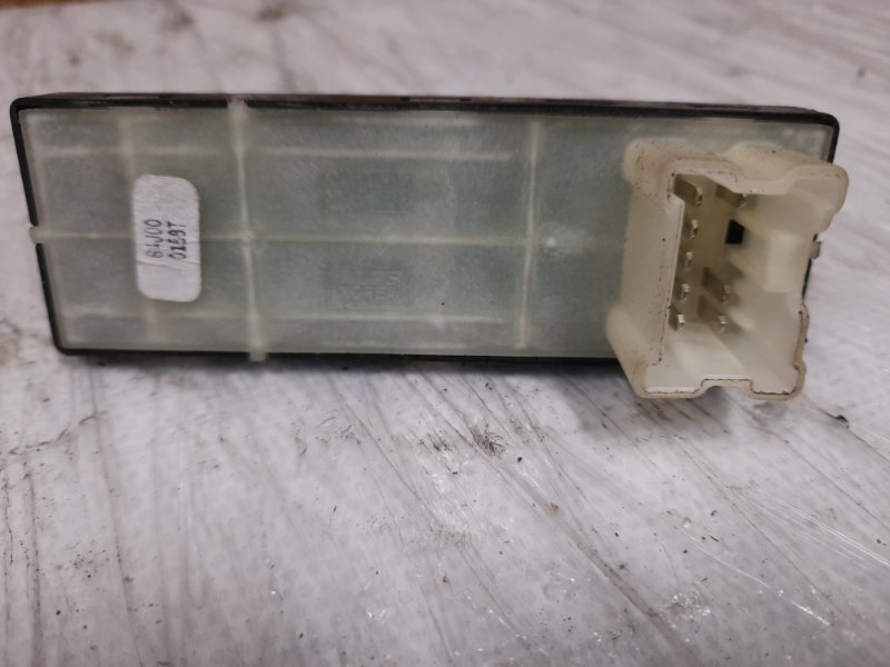 Кнопка стеклоподъемника передняя правая SX4 06-13 2008 Седан 2.0 Кнопка стеклоподъемника передняя правая SX4 06-13 2008 Седан 2.0