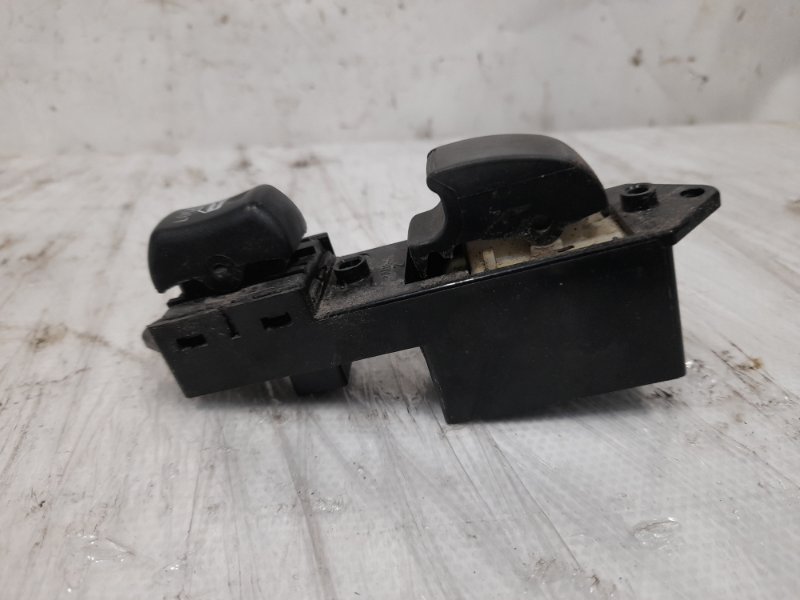 Запчасть кнопка стеклоподъемника передняя правая MITSUBISHI GALANT 03-12 Седан MR400713 Б/У Кнопка стеклоподъемника передняя правая MITSUBISHI GALANT 03-12 Седан MR400713 Б/У