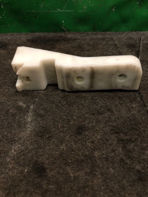 Кронштейн крепления фары передний левый MITSUBISHI OUTLANDER XL 05-13 Внедорожник 3.0