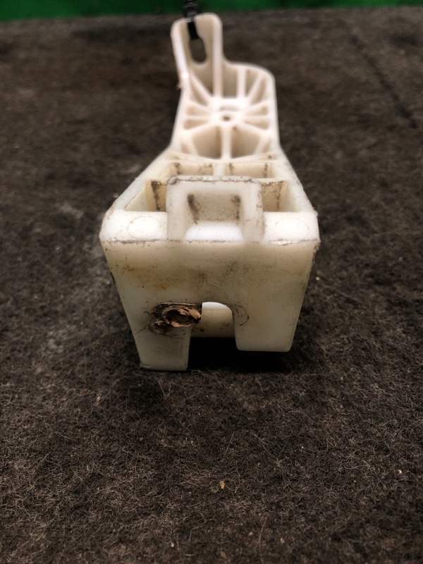 Кронштейн крепления фары передний левый OUTLANDER XL 05-13 2007 Внедорожник 3.0